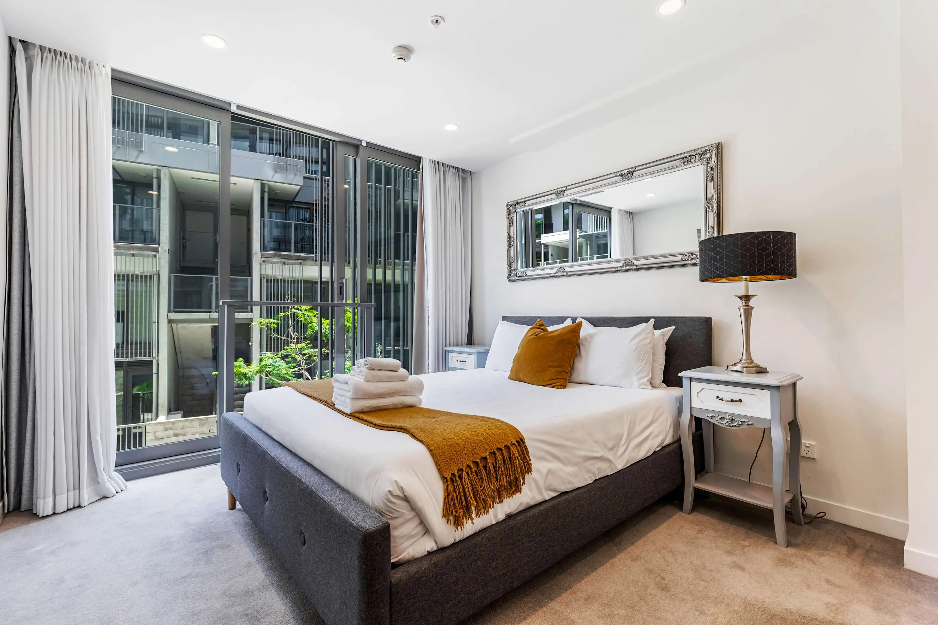 Designer Efficient 1br Flat Auckland - Remote-work Ready With Dedicated Desk & Fast Wifi #2