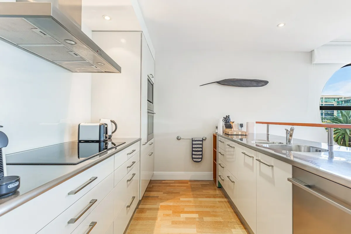 Auckland Executive Flat - Modern, Efficient 2br With Work-ready Home Office #4