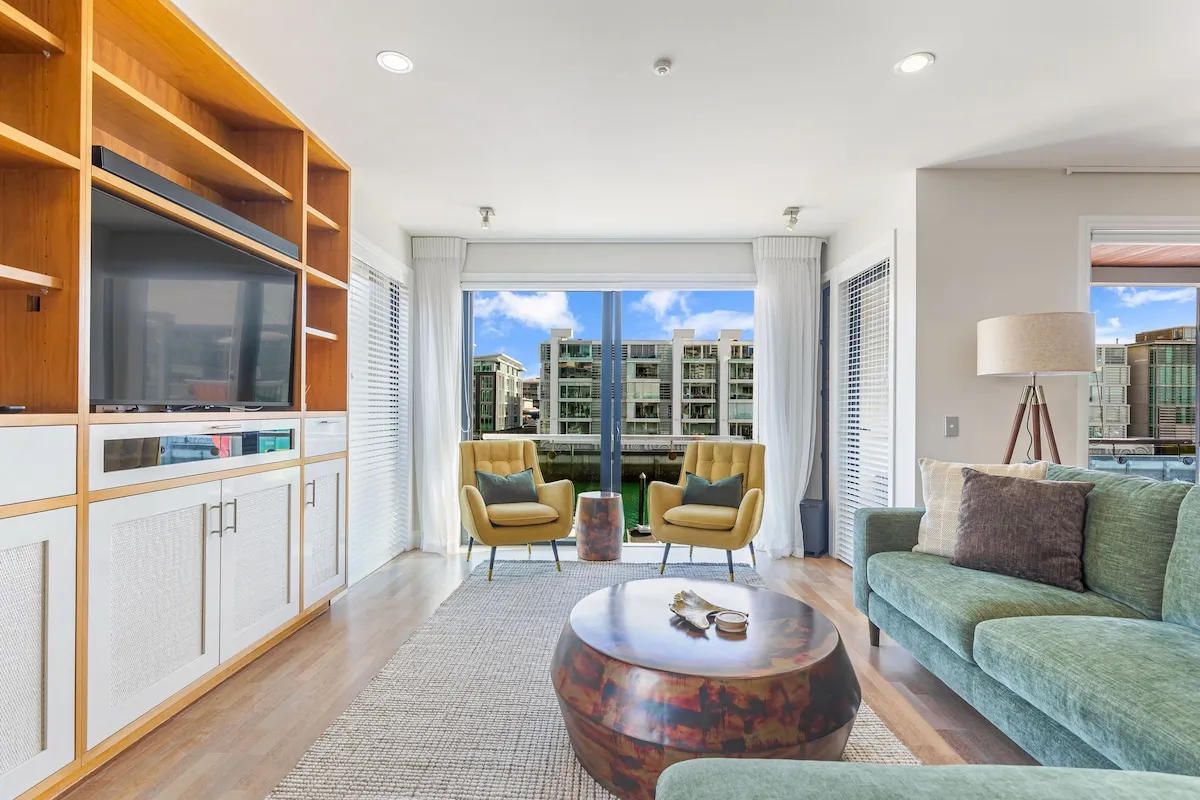 Auckland Executive Flat - Modern, Efficient 2br With Work-ready Home Office #2