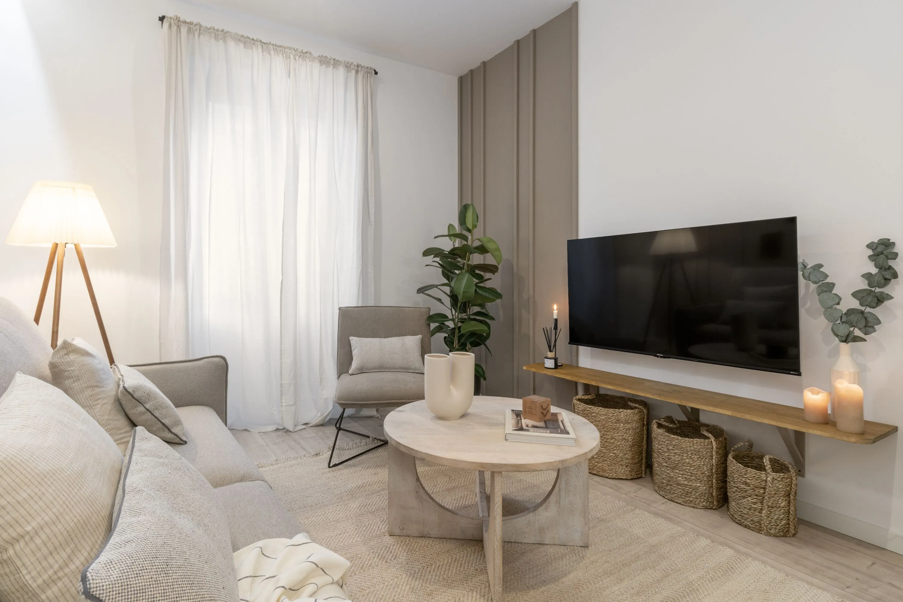 Spacious Madrid Trendy Flat With Ultra-fast Wifi, Dual Monitors & Ergonomic Setup #2
