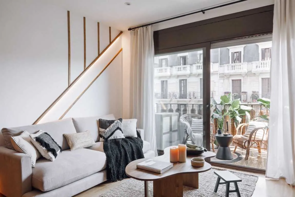 Airy 3-bed Flat With Ultra-fast Wifi, Dual Monitors, And Modern Kitchen In Barcelona #4