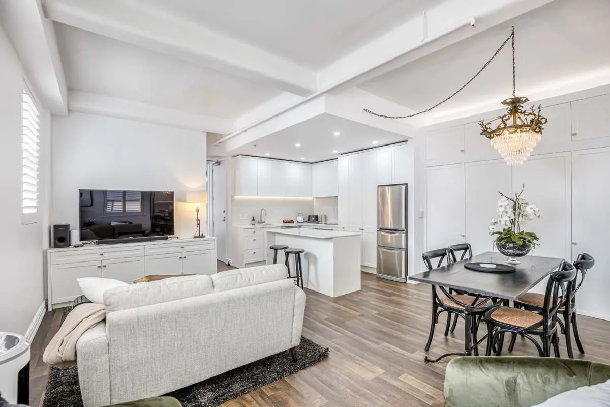 Sophisticated 1br Auckland Flat -- Charming Layout With Dedicated Home Office