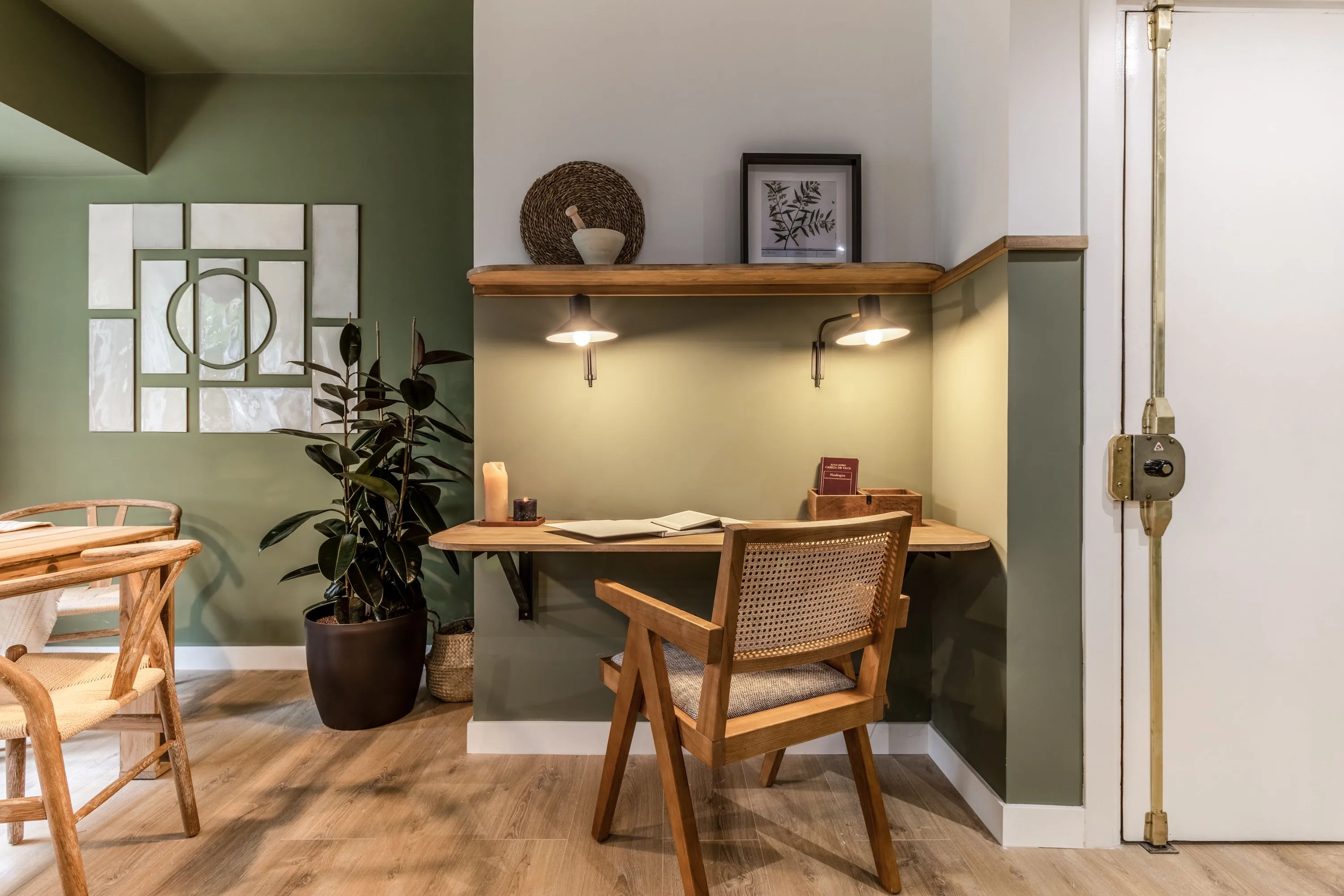 Elegant Madrid Flat With Gigabit Internet And Premium Home Office Setup #5