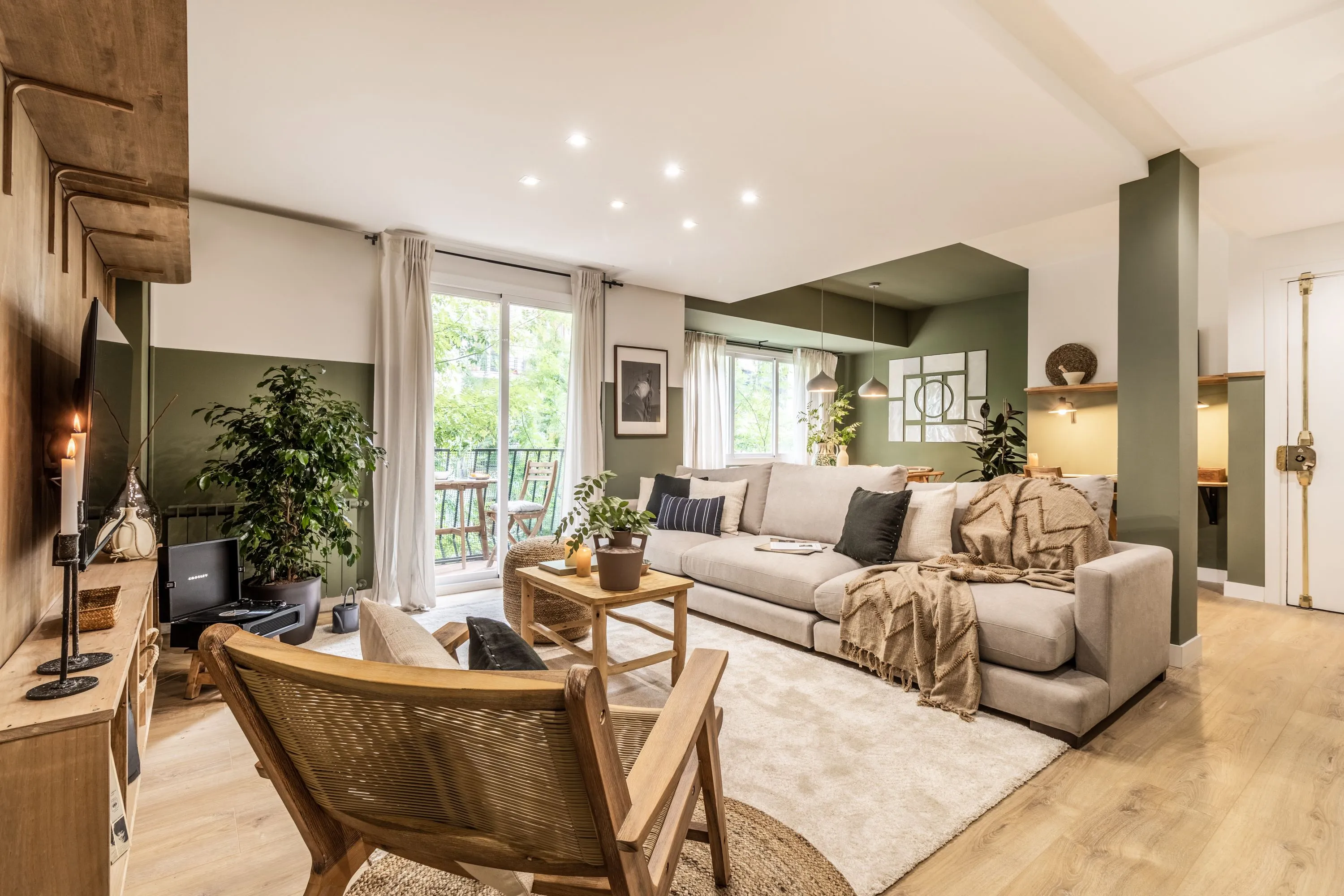Elegant Madrid Flat With Gigabit Internet And Premium Home Office Setup #2
