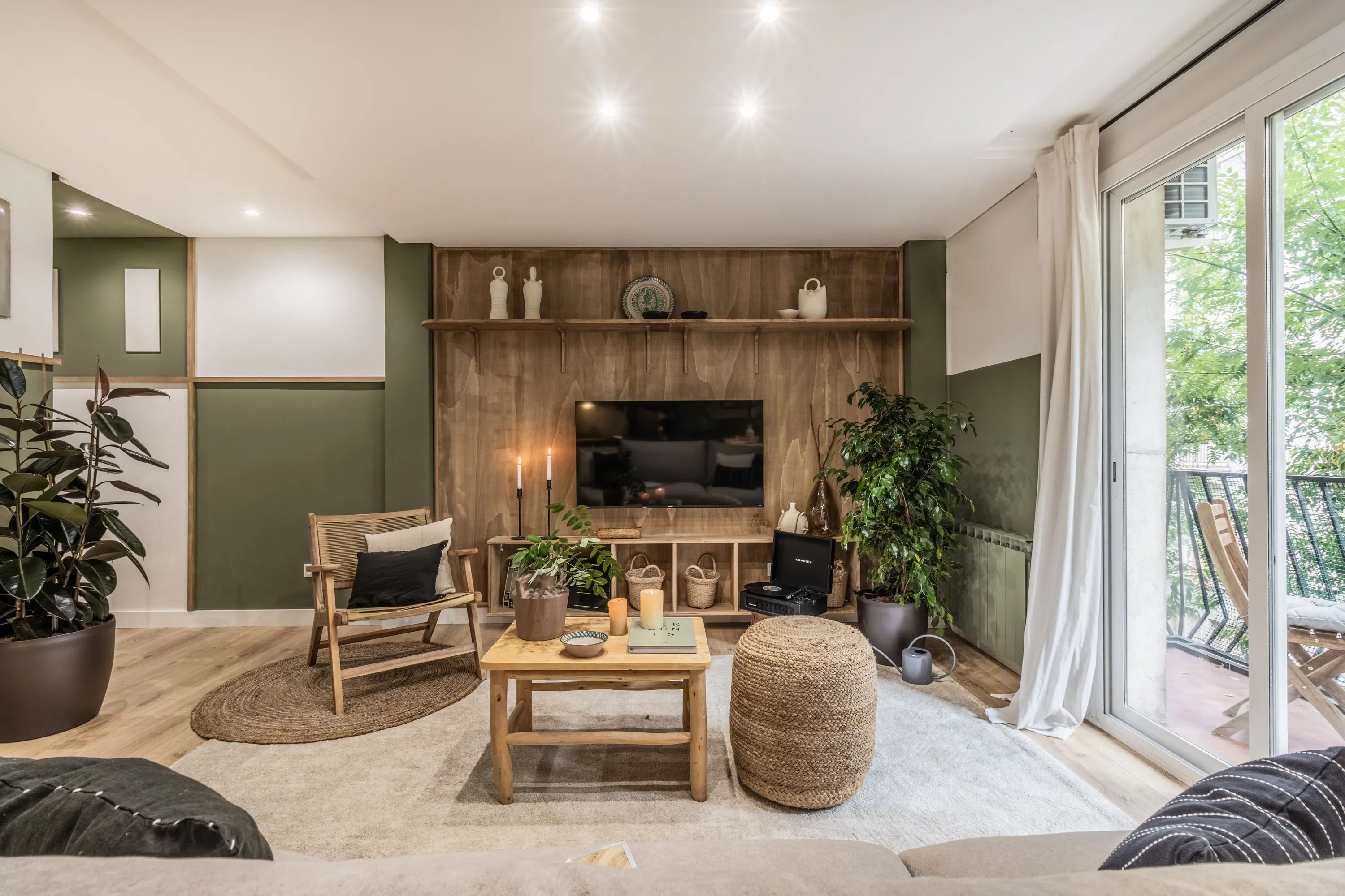 Elegant Madrid Flat With Gigabit Internet And Premium Home Office Setup #3