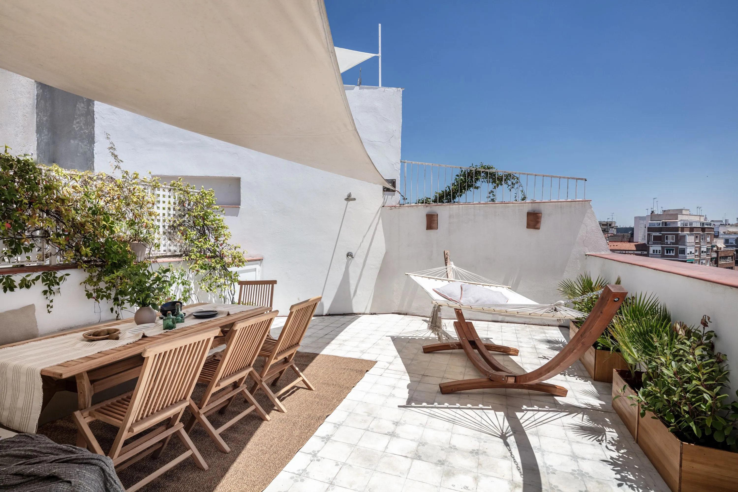 Spacious Madrid Flat With High-speed Fiber & Pro Workstation For Remote Professionals #2