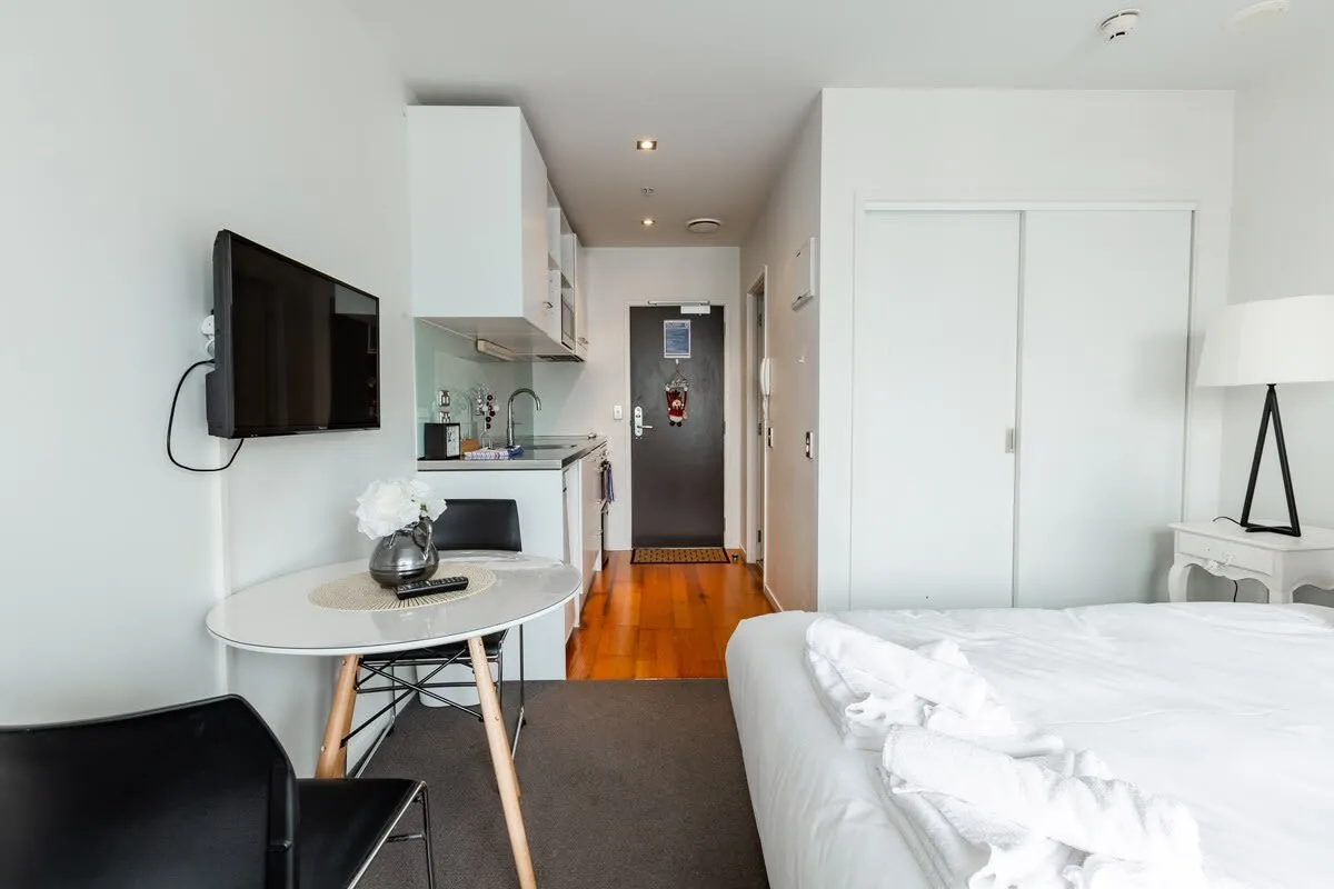 Charming Curated 2br Flat In Auckland - Home Office, Fast Wifi & Pool #5