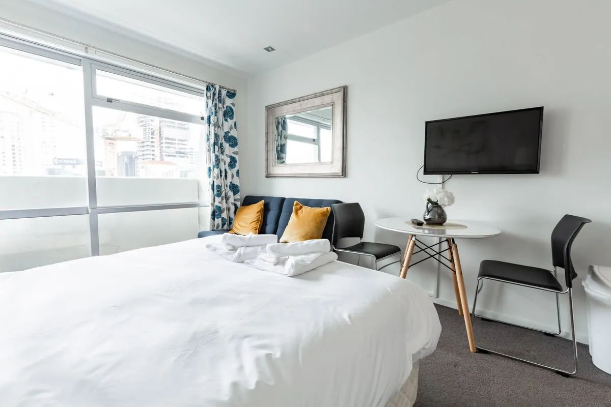 Charming Curated 2br Flat In Auckland - Home Office, Fast Wifi & Pool #2