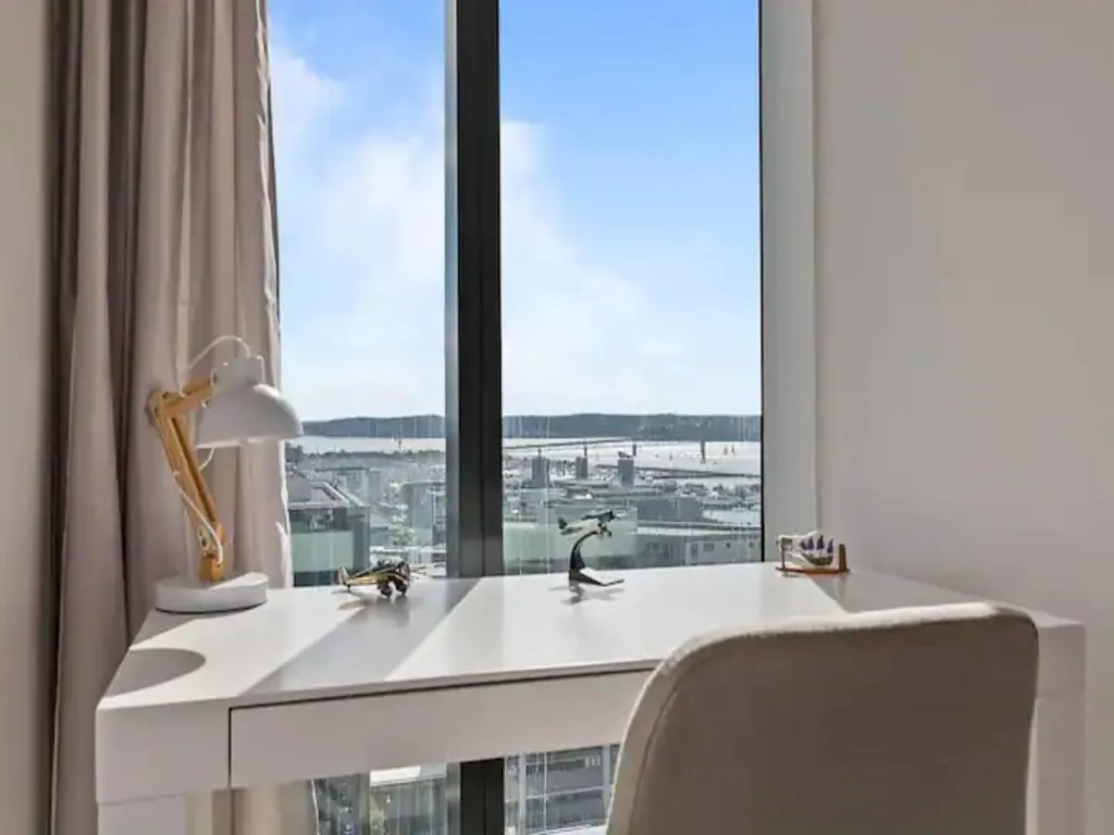 Auckland Sophisticated Compact Flat - Work-ready Home Office & Panoramic City Views #5