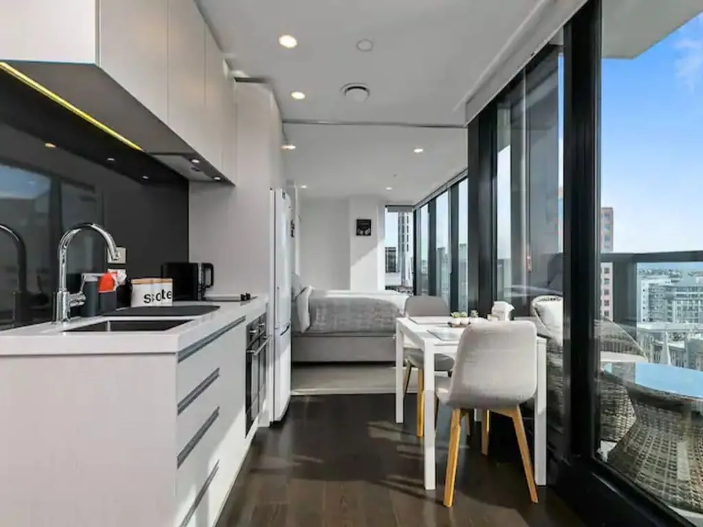 Auckland Sophisticated Compact Flat - Work-ready Home Office & Panoramic City Views #3