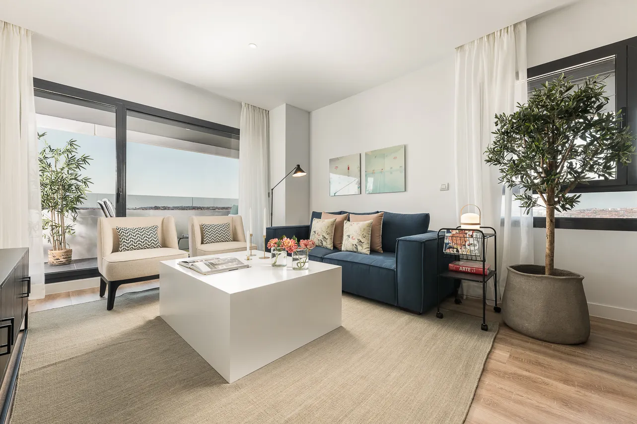 Expansive Madrid Flat With Dedicated Home Office And Open Living Areas #2