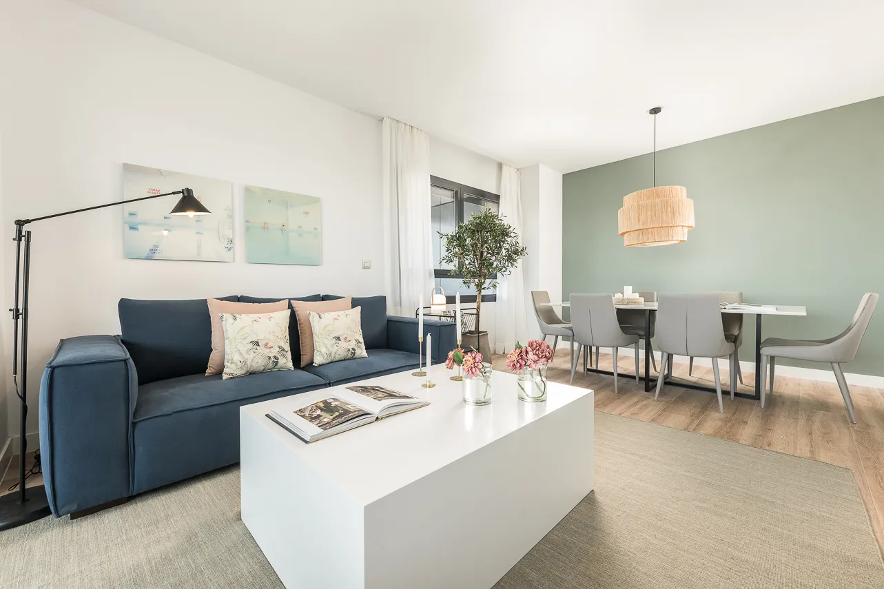 Expansive Madrid Flat With Dedicated Home Office And Open Living Areas #3