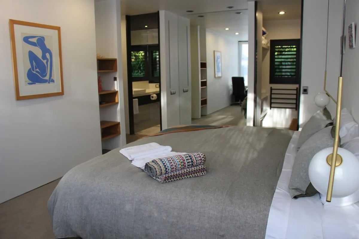Chic Compact 4-br Auckland Flat - Work-ready Home Office & Fast Wifi #3
