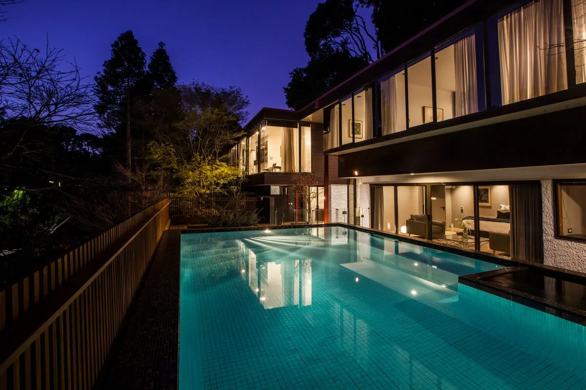 Chic Compact 4-br Auckland Flat - Work-ready Home Office & Fast Wifi