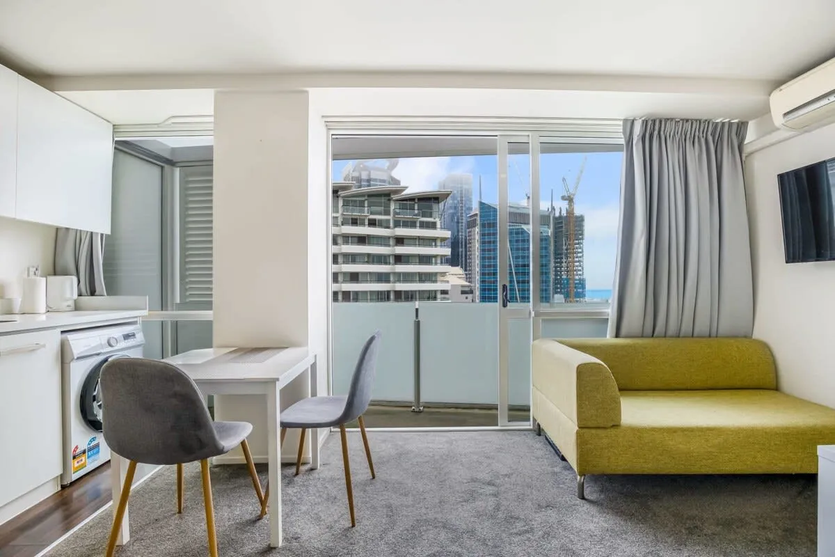 Executive Apartment, Intimate 1-bed Flat - Dedicated Home Office & Balcony, Auckland #2