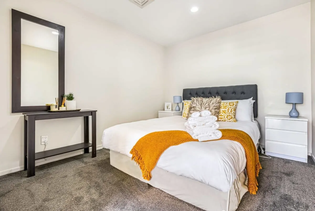 Executive Apartment, Intimate 1-bed Flat - Dedicated Home Office & Balcony, Auckland