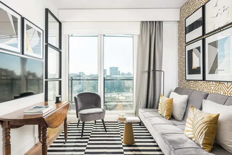 Chic Madrid Flat With Dedicated Home Office For Seamless Remote Work Setup