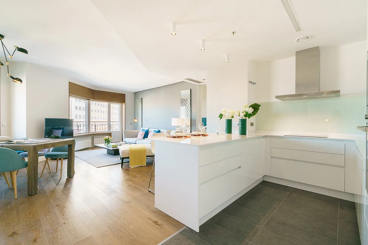 Spacious Madrid Flat With Dedicated Home Office And Bright Living Area #4
