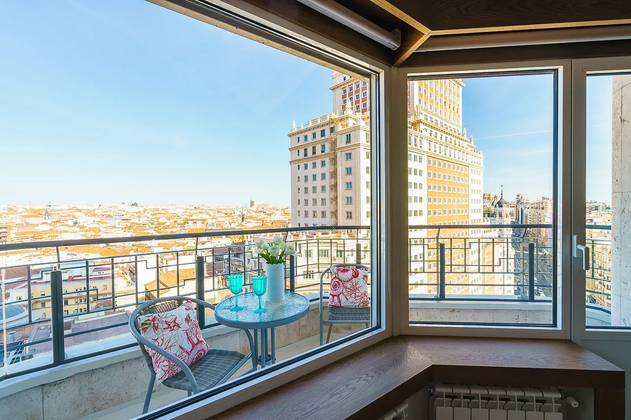 Spacious Madrid Flat With Dedicated Home Office And Bright Living Area #2