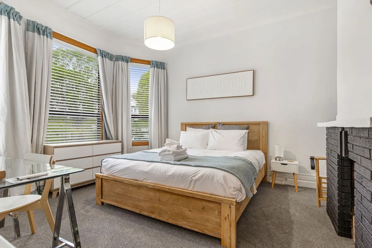 Distinctive Charming 2-br Urban Flat, Auckland: Home-office & Fast Wifi #4