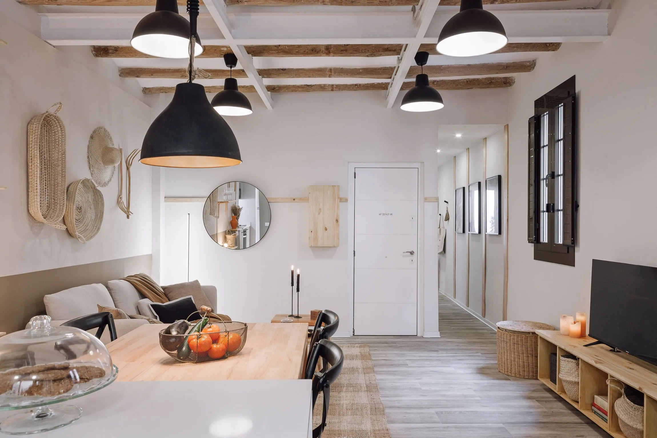 Stylish 80m2 Flat With Ultra-fast Wifi, Dual Monitors & Pro Workspace In Barcelona #5