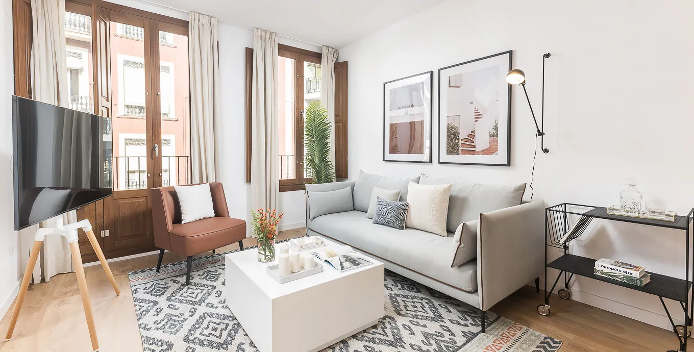 Contemporary 2-bed Flat With Dedicated Home Office In Valencia's City Center