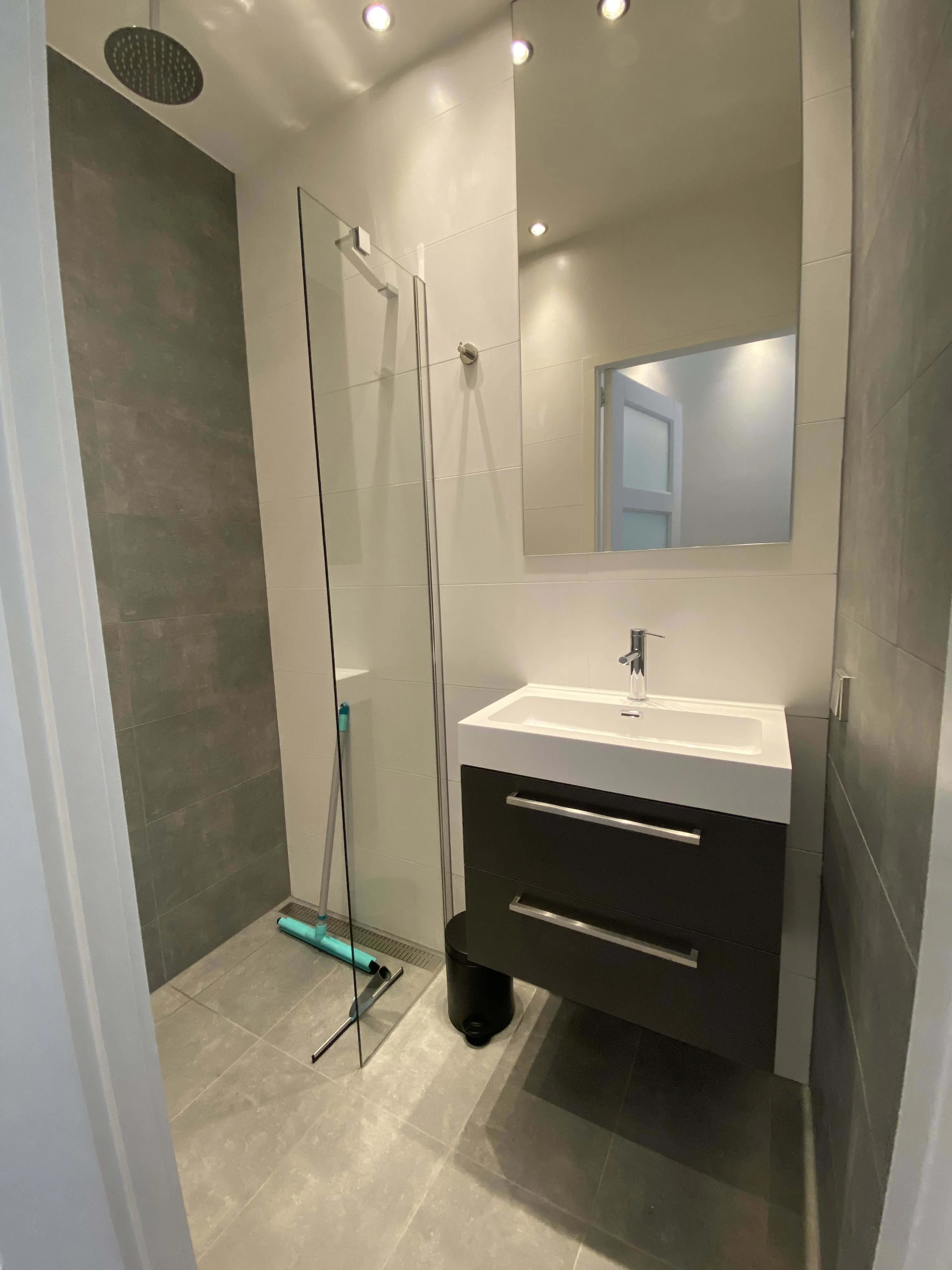 Modern 2-Bedroom Canal Apartment in Central Amsterdam #5