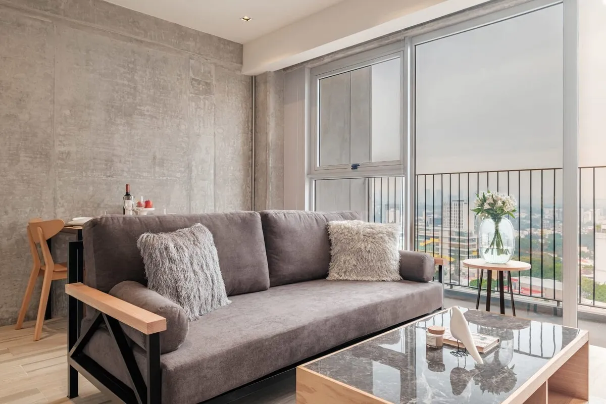 Luxurious 2-bed City Apartment With Home Office Space And City Views #3
