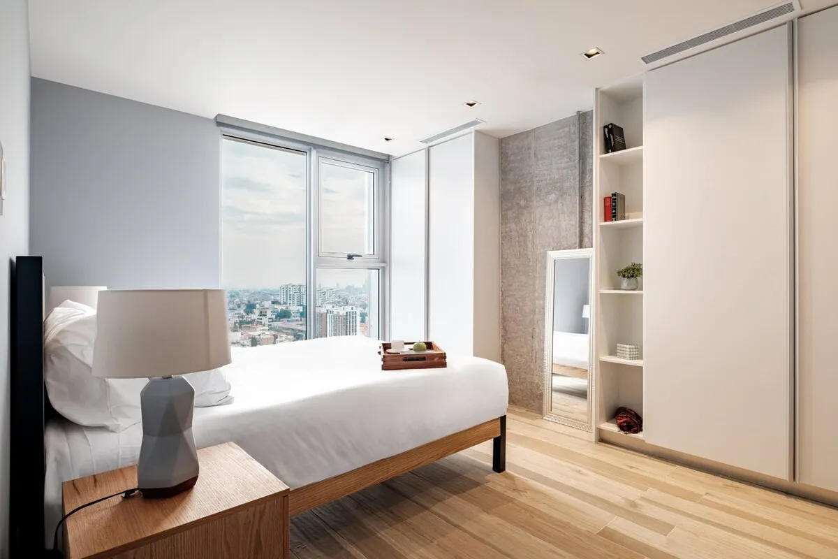 Charming 2-bed City Flat With Dedicated Home Office & Balcony In Downtown #4