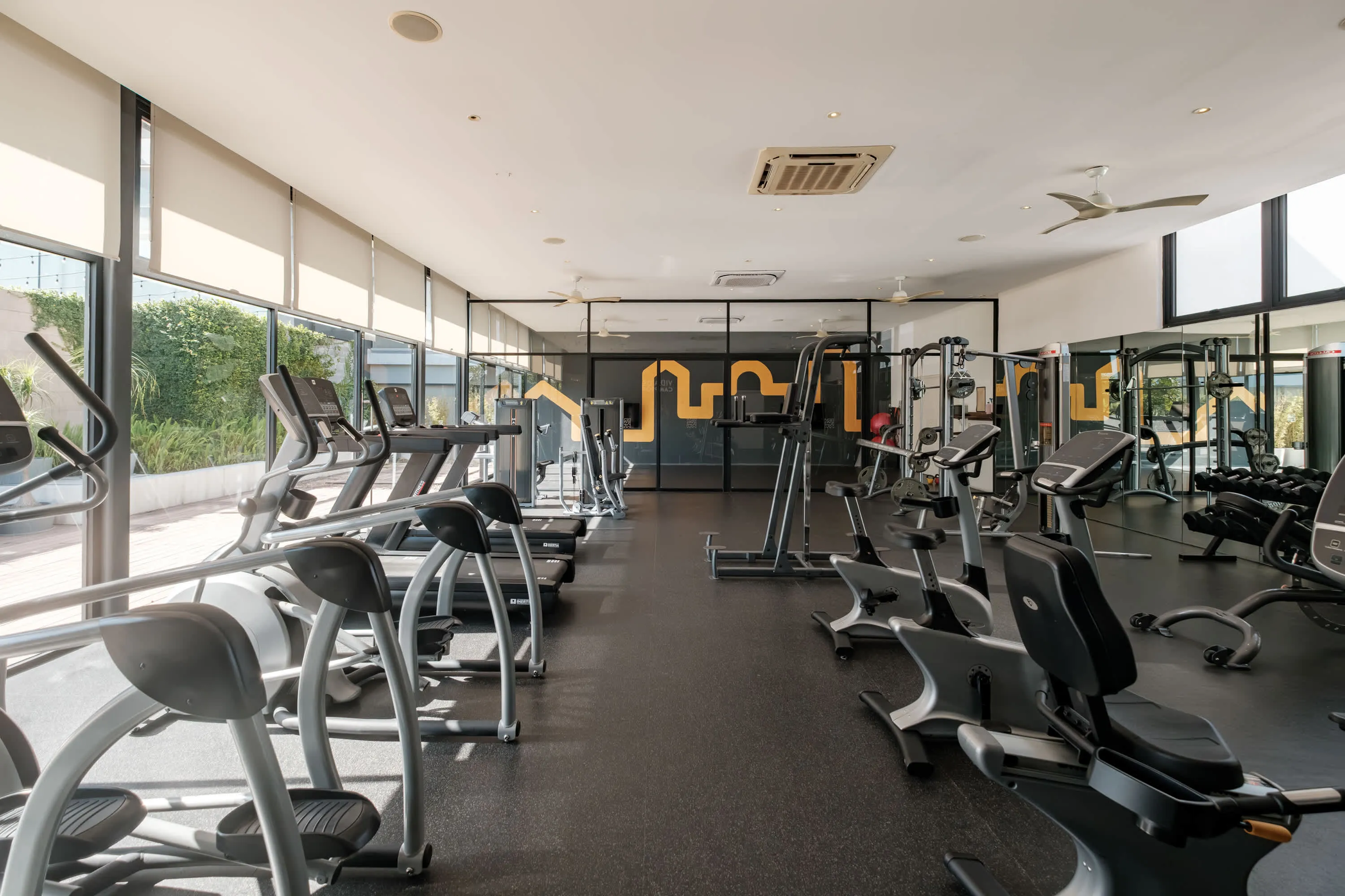 Work-from-home Ready Monterrey Flat - Upscale 1br With Pool & In-unit Laundry #5