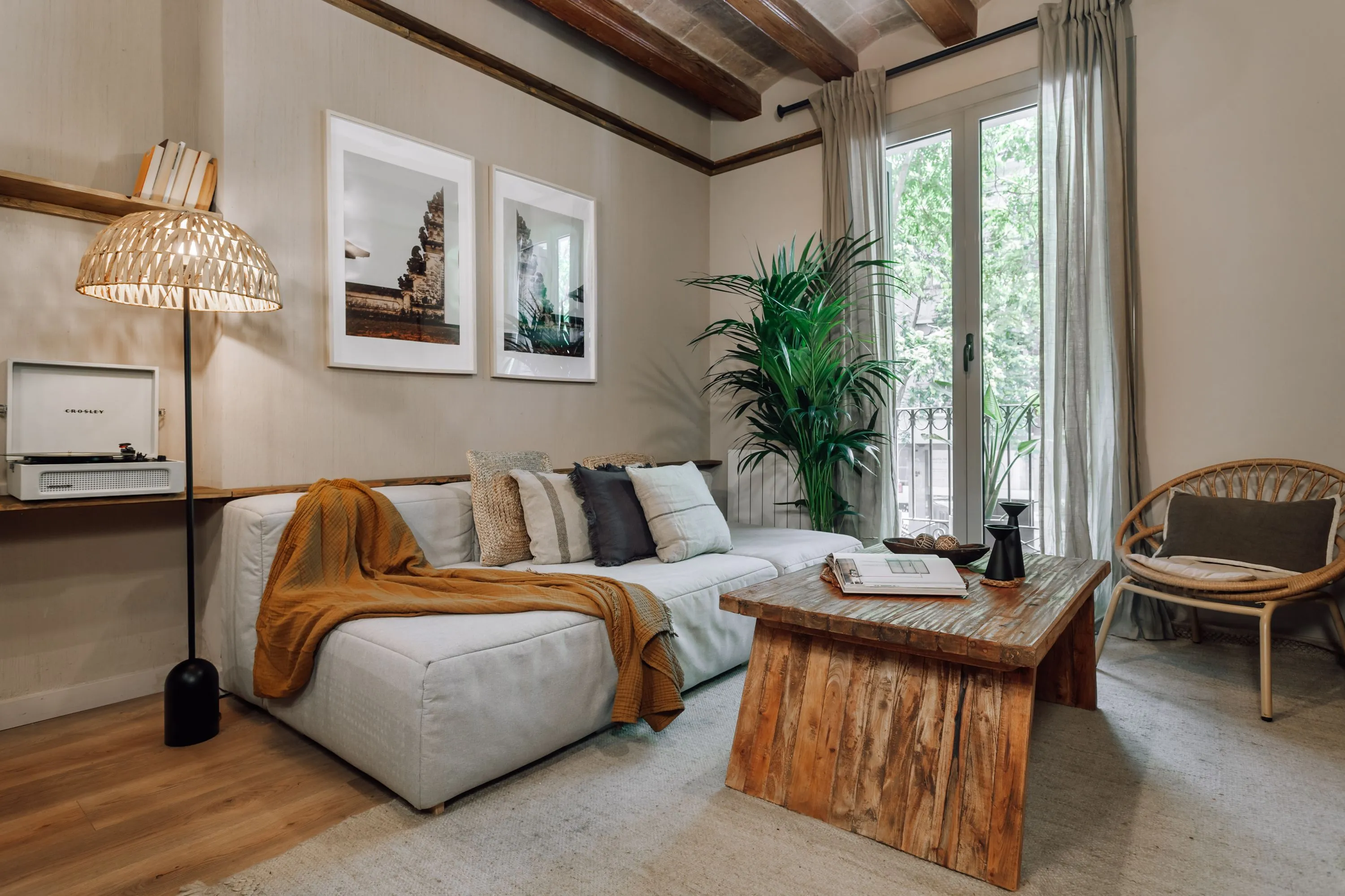 Spacious Designer Flat With High-speed Fiber & Dual Monitors In Barcelona Center #4