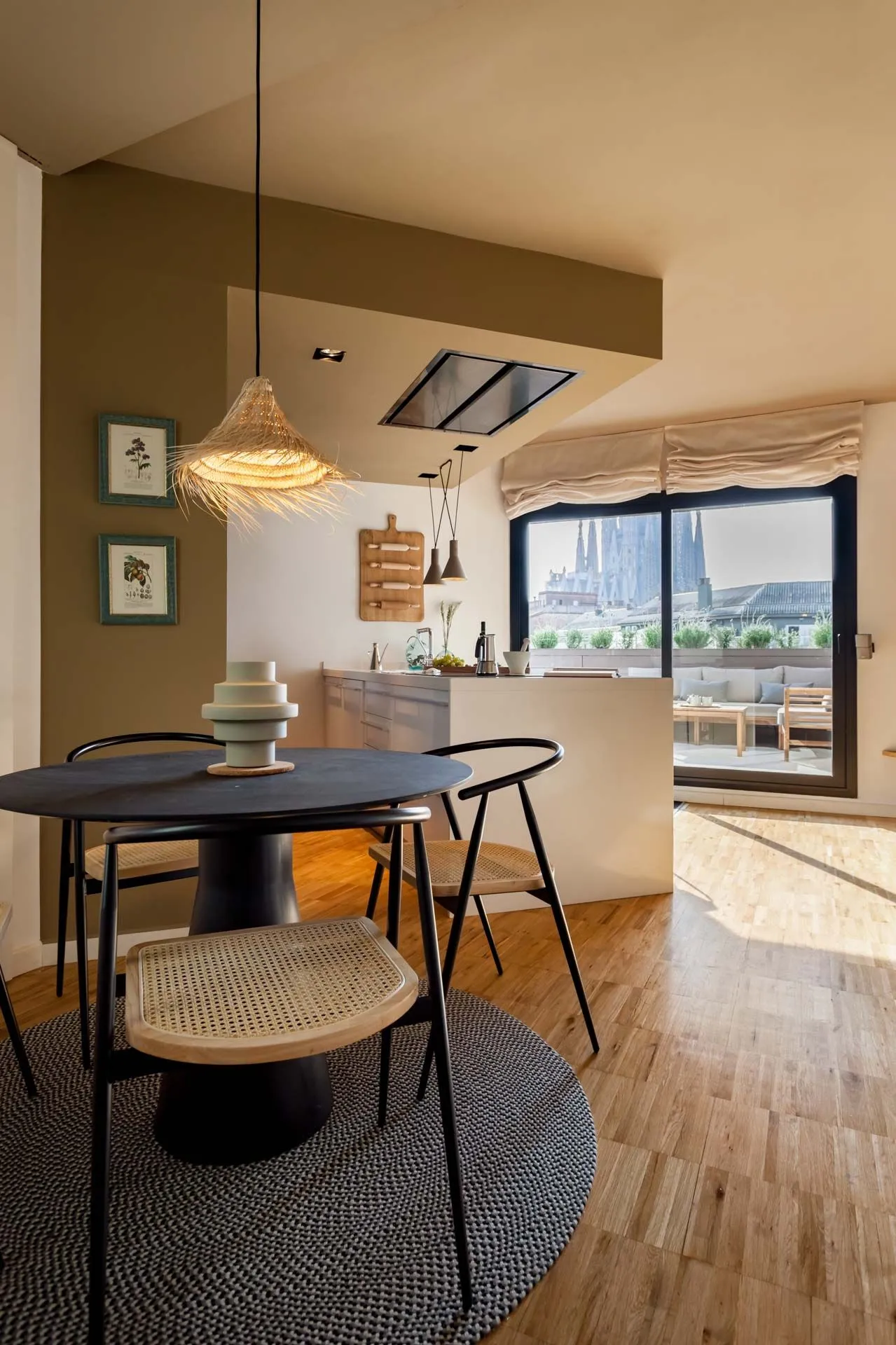 Elegant 100m2 Barcelona Apartment With High-speed Fiber & Professional Workspace Setup #5
