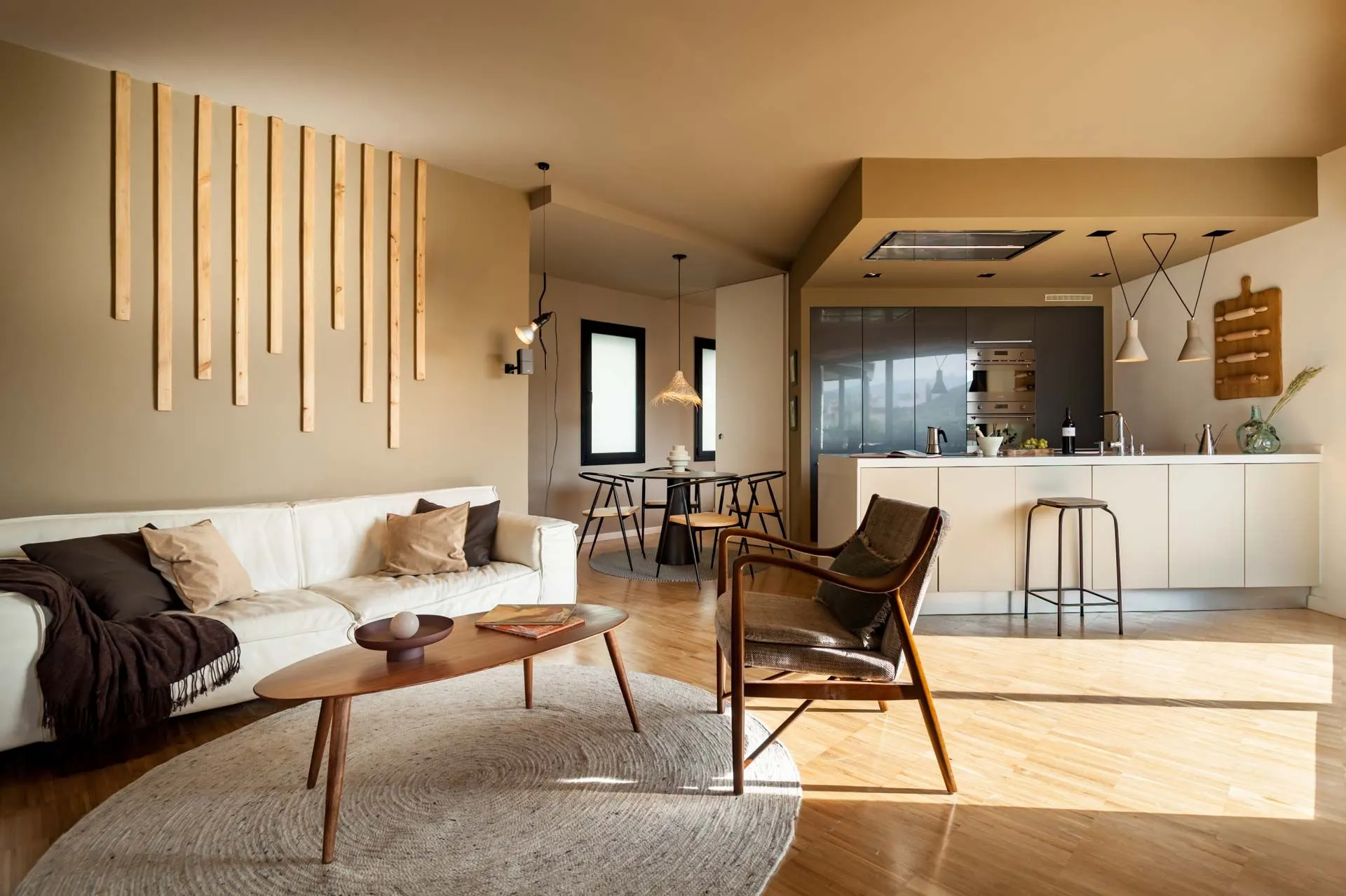 Elegant 100m2 Barcelona Apartment With High-speed Fiber & Professional Workspace Setup #2