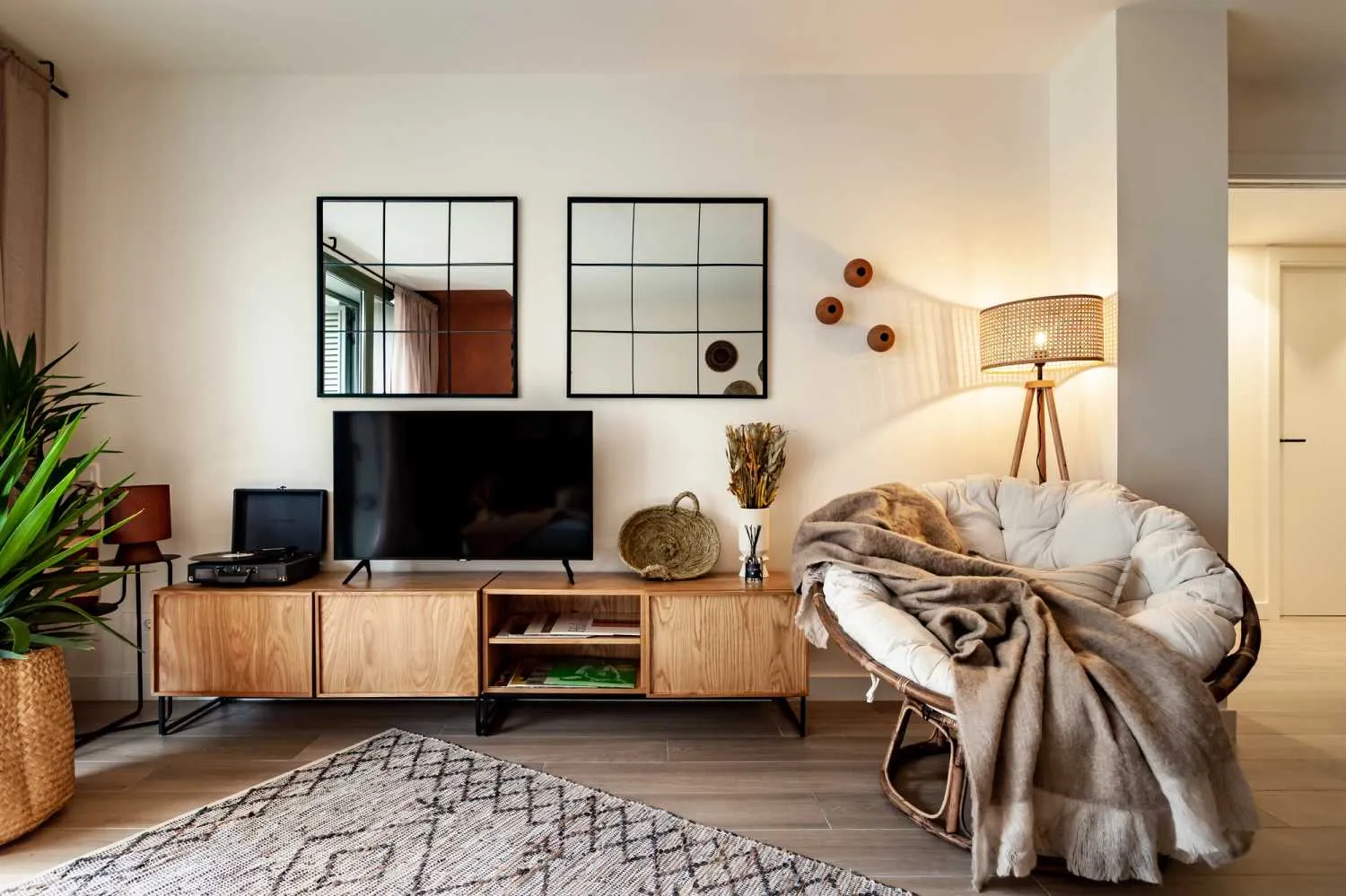 Spacious Barcelona Flat With Ultra-fast Wifi And Professional Home Office Setup #3