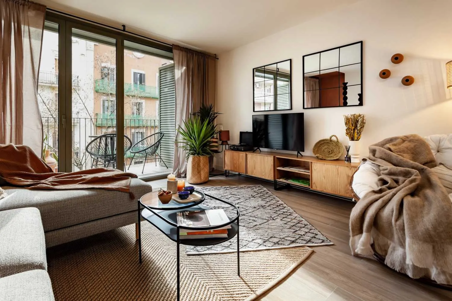 Spacious Barcelona Flat With Ultra-fast Wifi And Professional Home Office Setup #2