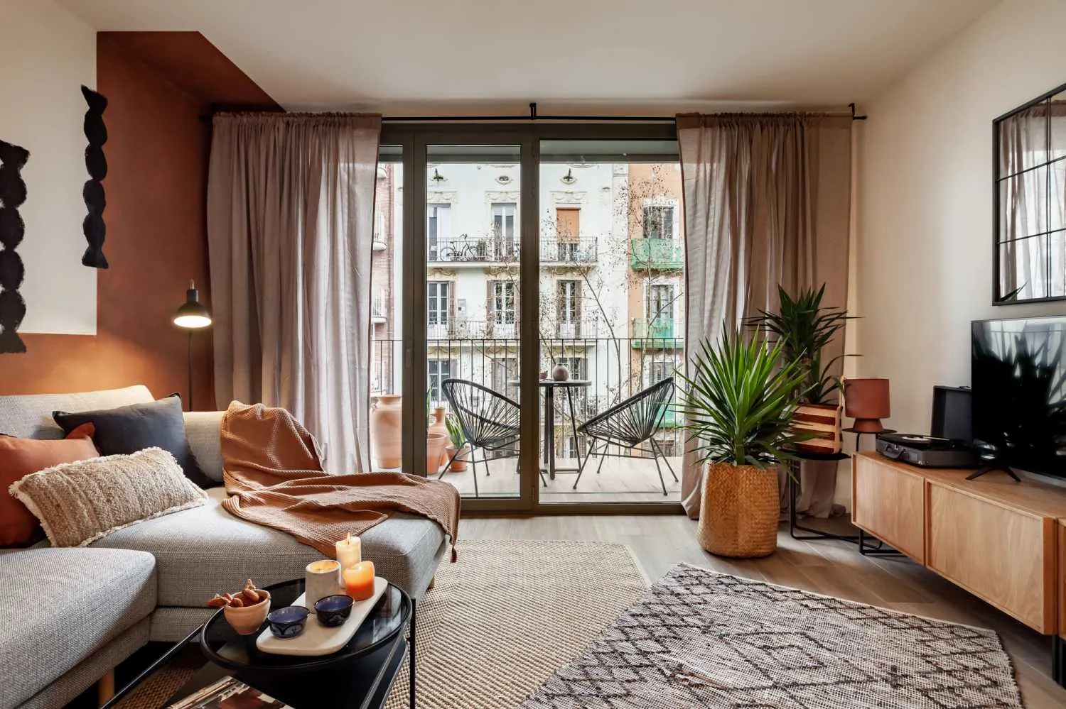 Spacious Barcelona Flat With Ultra-fast Wifi And Professional Home Office Setup #4
