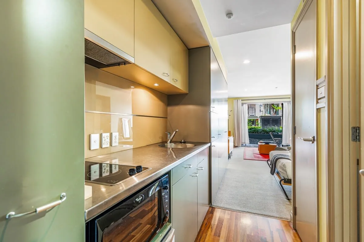 Upscale Efficient Studio With Dedicated Work Nook & Parking By Viaduct, Auckland #4
