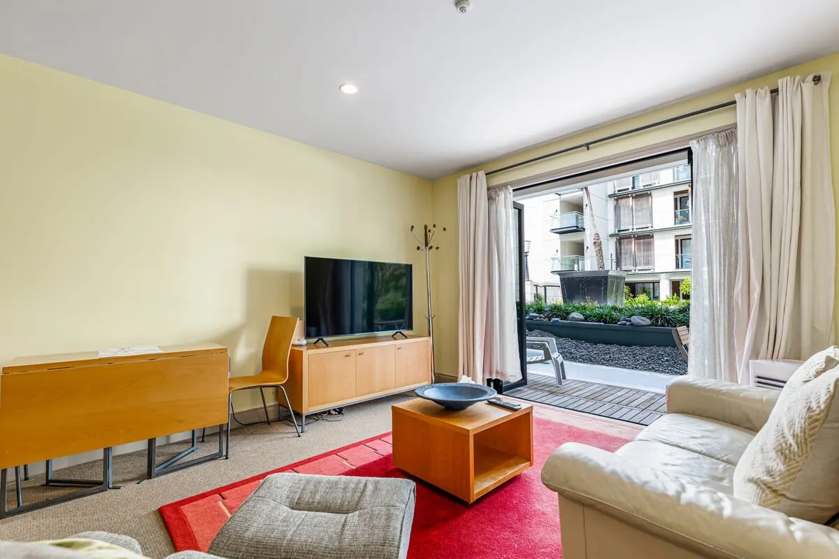 Upscale Efficient Studio With Dedicated Work Nook & Parking By Viaduct, Auckland #3