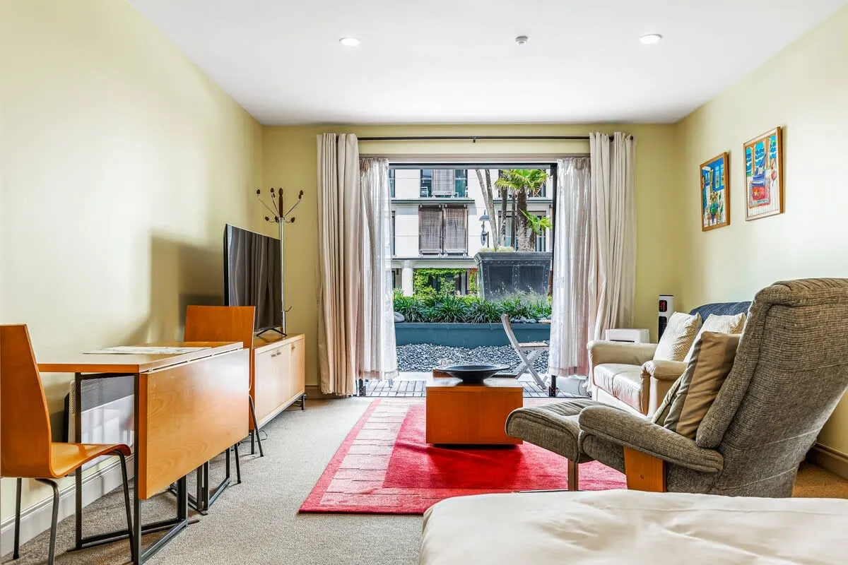 Upscale Efficient Studio With Dedicated Work Nook & Parking By Viaduct, Auckland