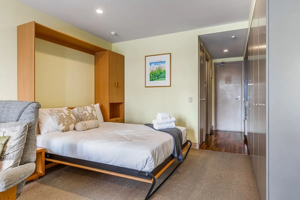Upscale Efficient Studio With Dedicated Work Nook & Parking By Viaduct, Auckland #2