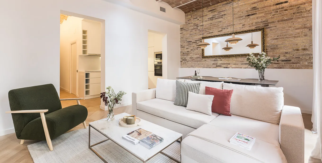 Airy Stylish Flat In Barcelona: 2br, Home Office For Remote Work