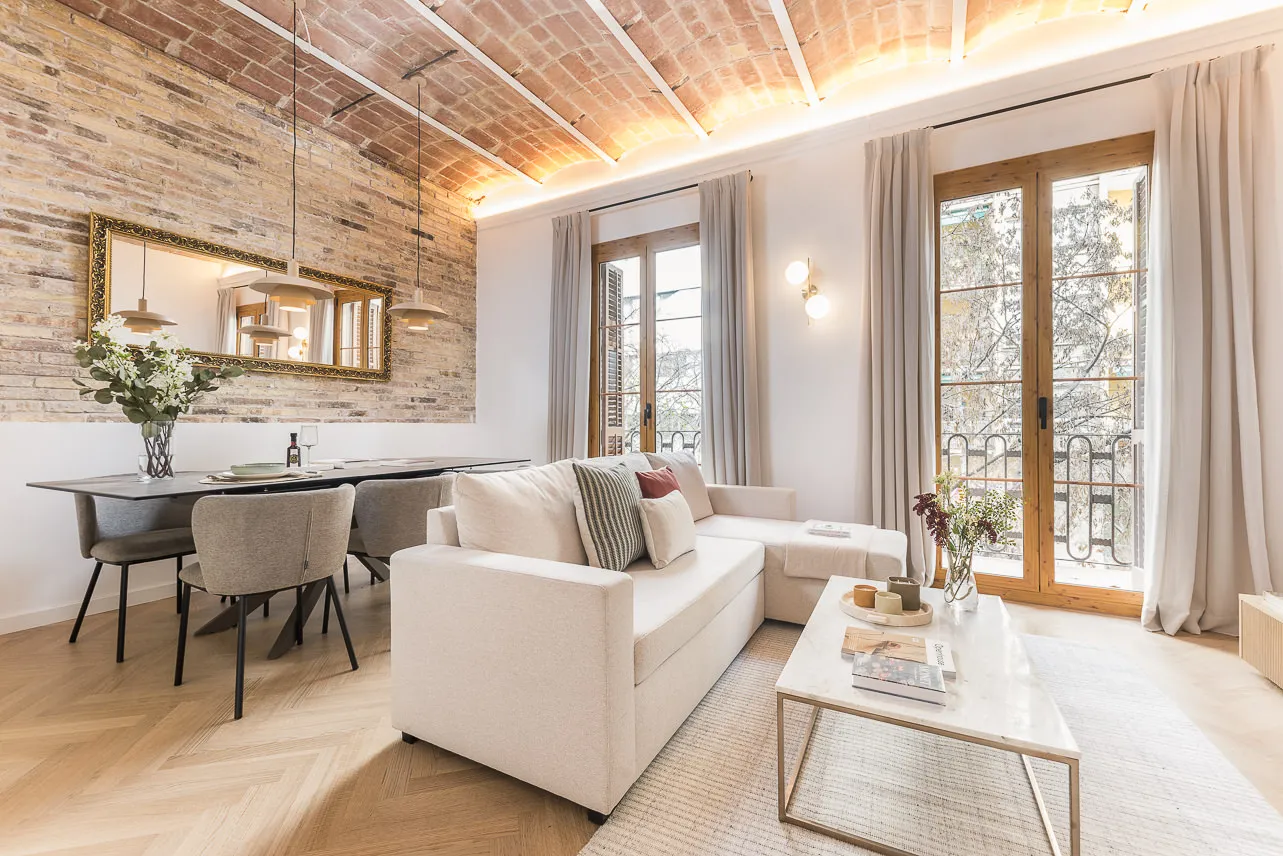 Airy Stylish Flat In Barcelona: 2br, Home Office For Remote Work #5