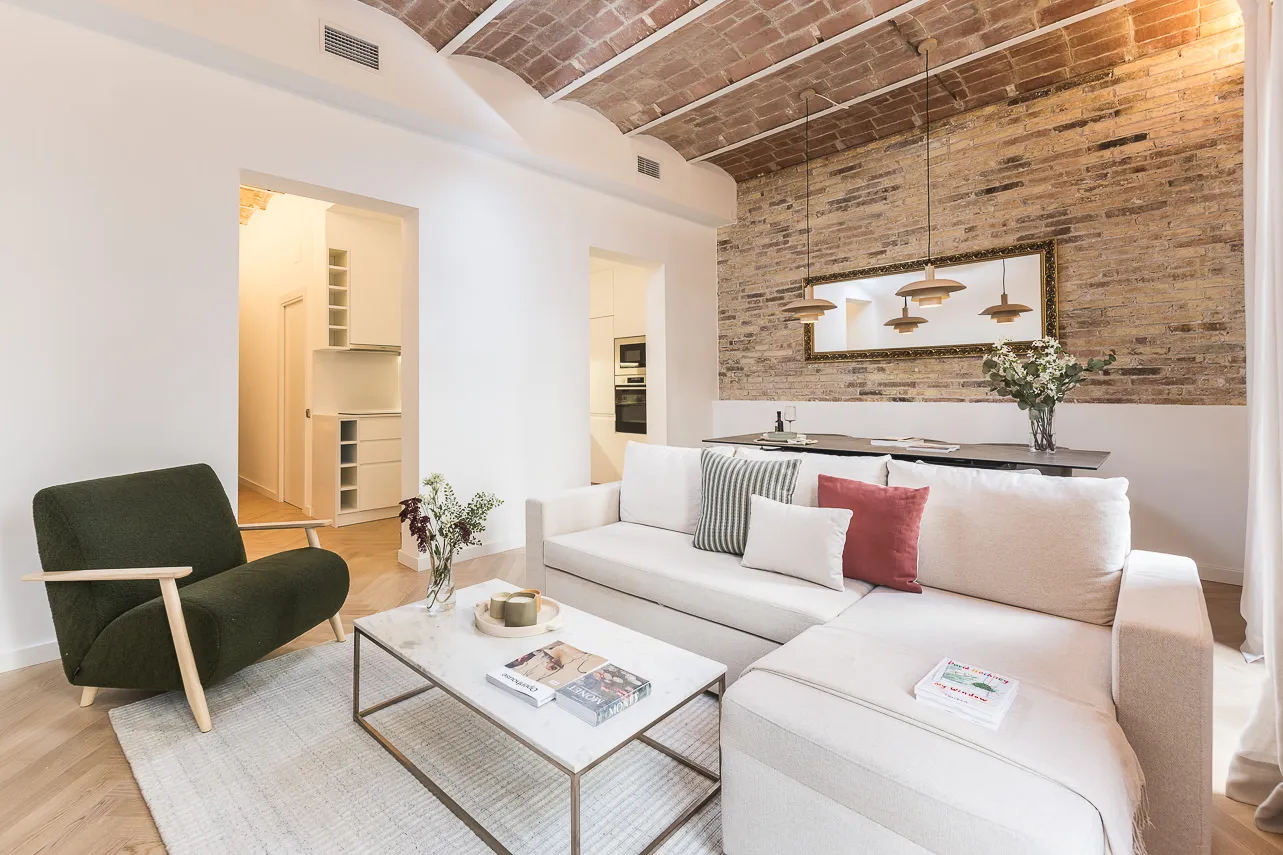 Airy Stylish Flat In Barcelona: 2br, Home Office For Remote Work #2