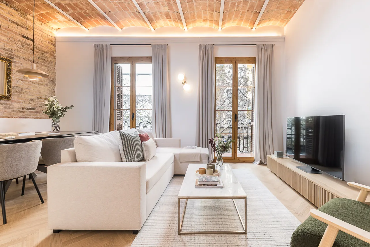 Airy Stylish Flat In Barcelona: 2br, Home Office For Remote Work #4