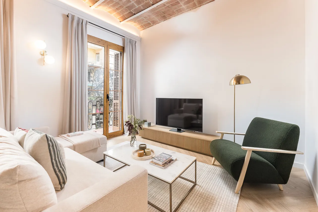 Airy Stylish Flat In Barcelona: 2br, Home Office For Remote Work #3