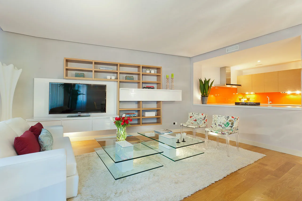 Chic Madrid Flat With Airy Layout, Modern Kitchen & Dedicated Home Office Space #3