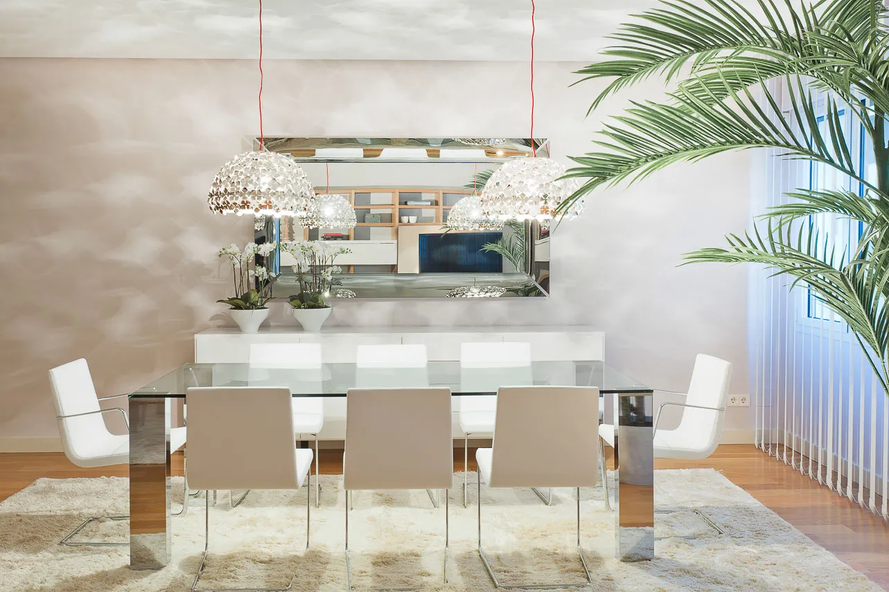 Chic Madrid Flat With Airy Layout, Modern Kitchen & Dedicated Home Office Space #5