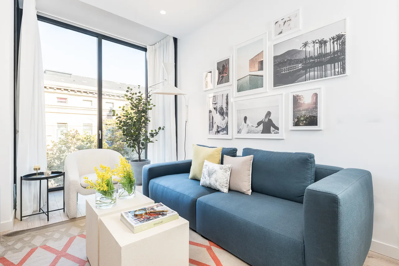 Contemporary Barcelona 2br Apartment: Dedicated Workspace In Eixample #4