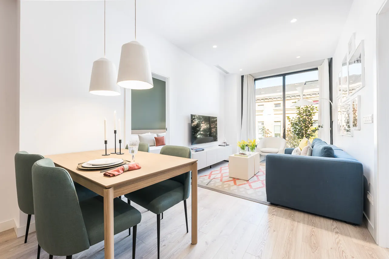 Contemporary Barcelona 2br Apartment: Dedicated Workspace In Eixample #2