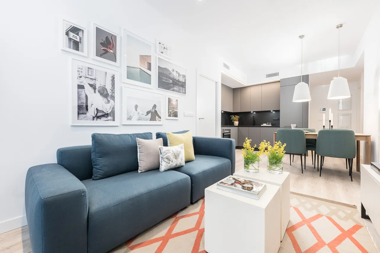 Contemporary Barcelona 2br Apartment: Dedicated Workspace In Eixample #3